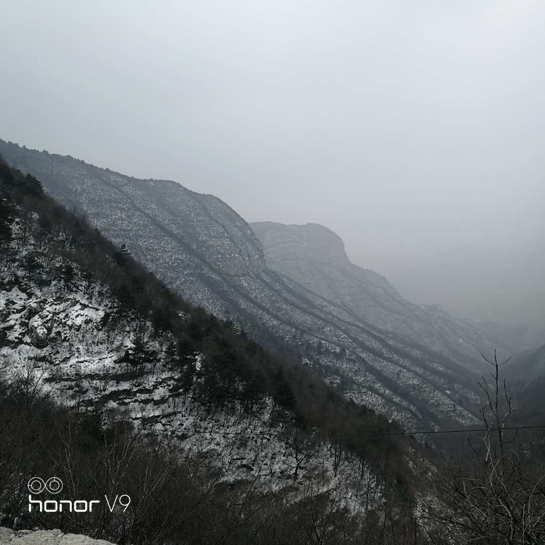 焦作市眾光耐酸瓷業(yè)有限公司開工前先去登登山，而且還是雪山